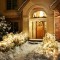 Самые популярные и необычные украшения дверей на Новый год (63 фото)