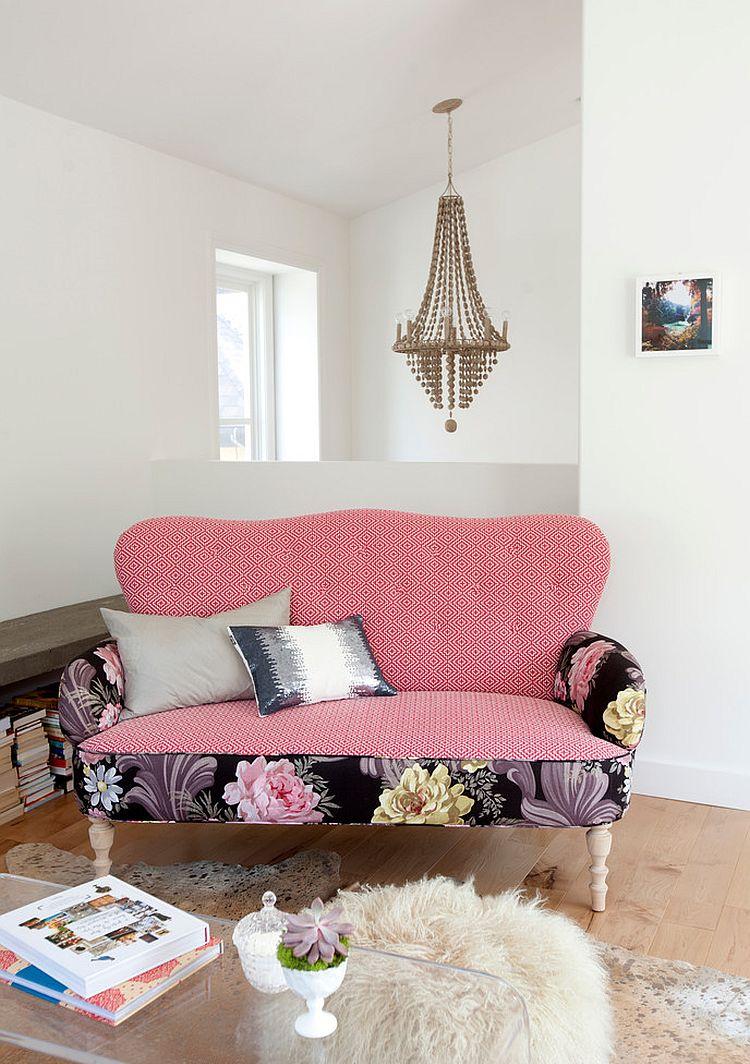 Розовая обивка дивана