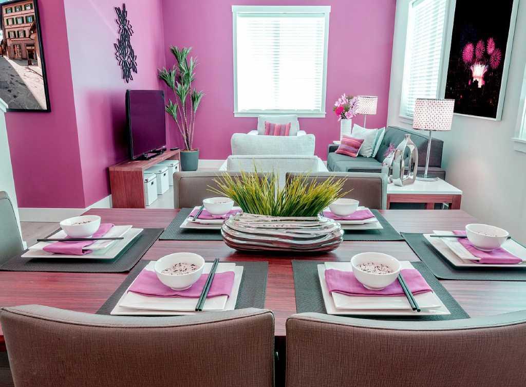 Розовые аксессуары для столовой