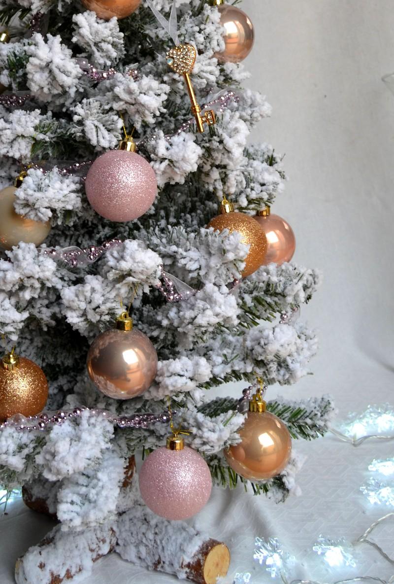 Оформление новогодней елки шарами