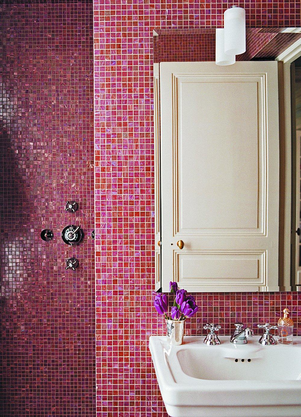 Ванная 9 кв. м с розовой мозаикой