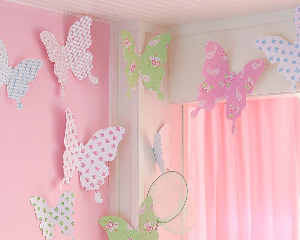 Бумажные бабочки в декоре детской комнаты