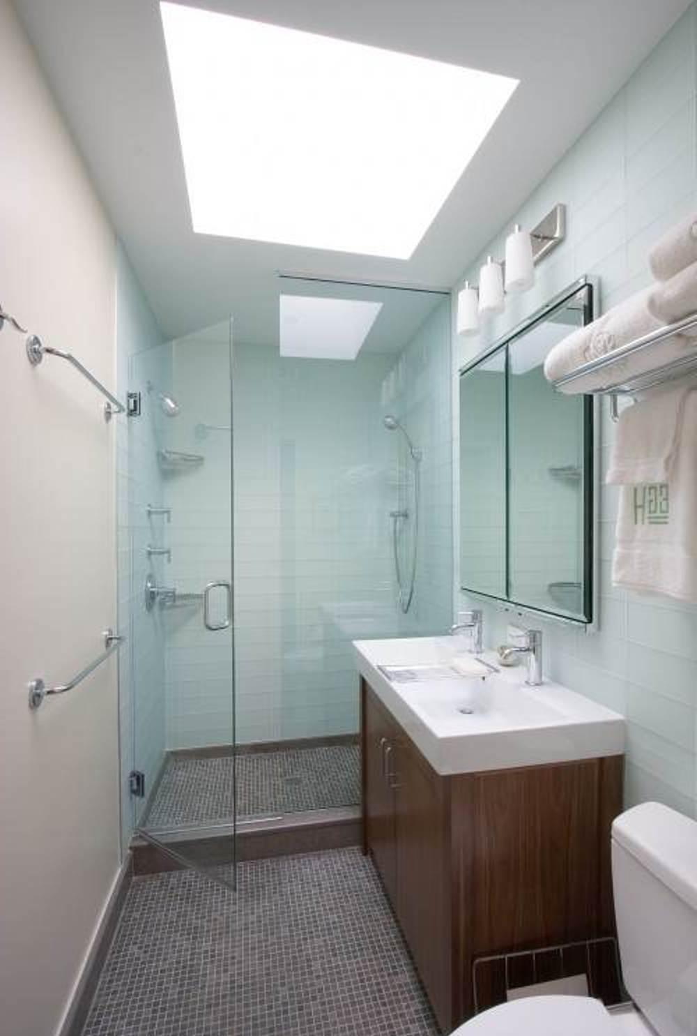 Маленькая ванная комната с душем