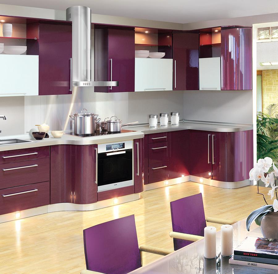 Кухня-столовая в фиолетовых тонах