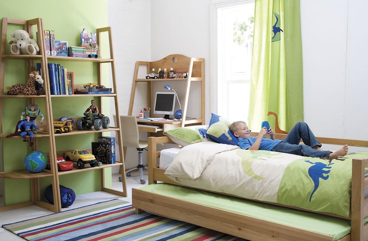 Детская комната в хрущевке с мебелью из массива