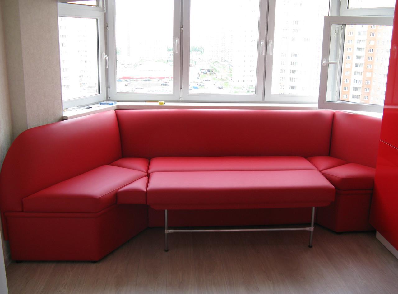Эркерный красный диван