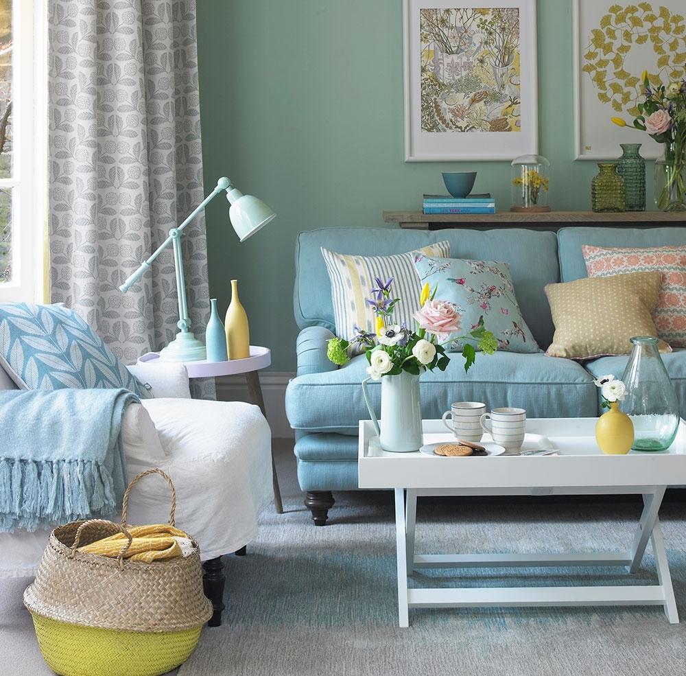 Голубая гостиная с цветами в стиле провансГолубая гостиная с цветами в стиле прованс