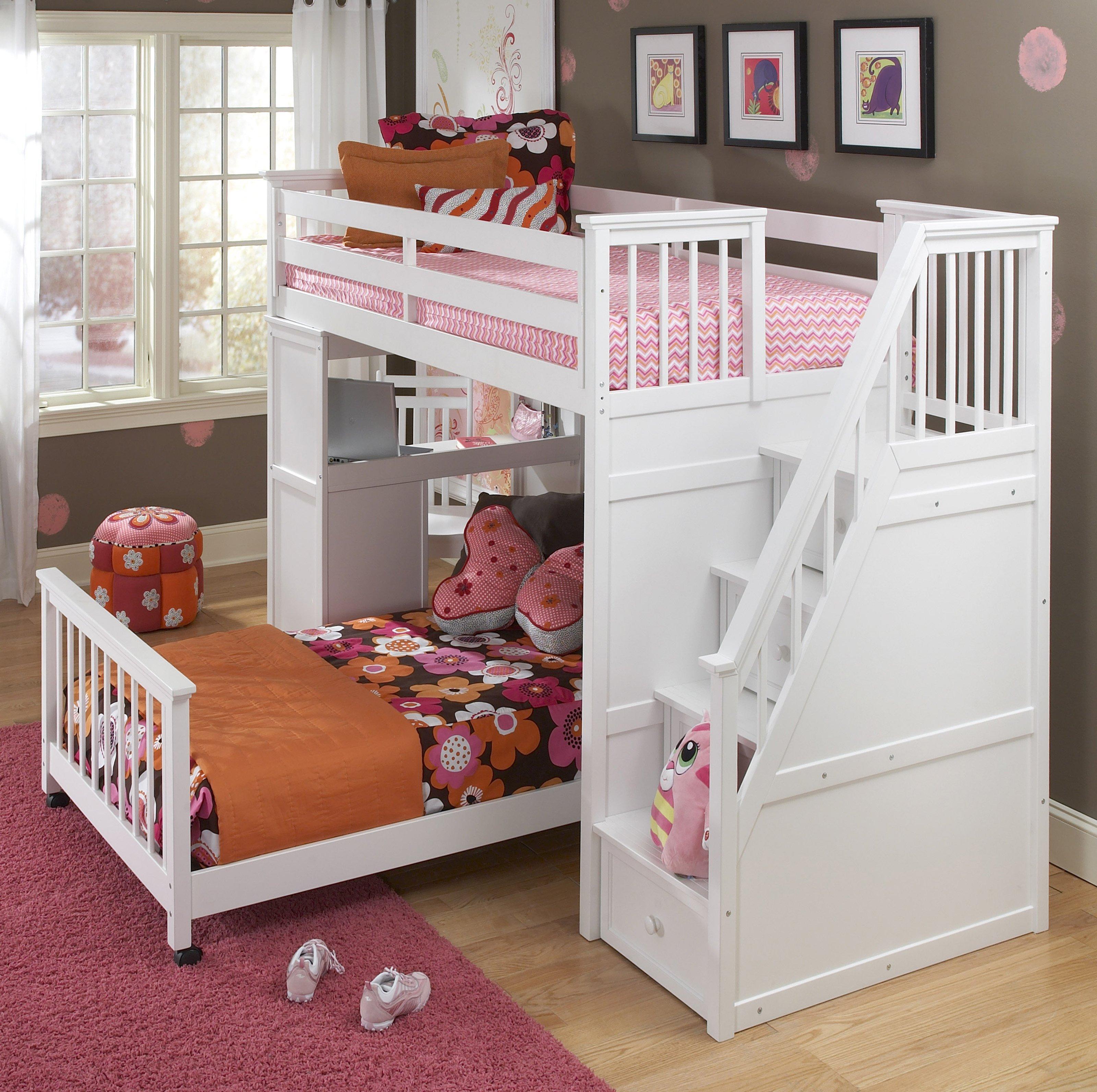 Детская кровать с лестницей и бортиками