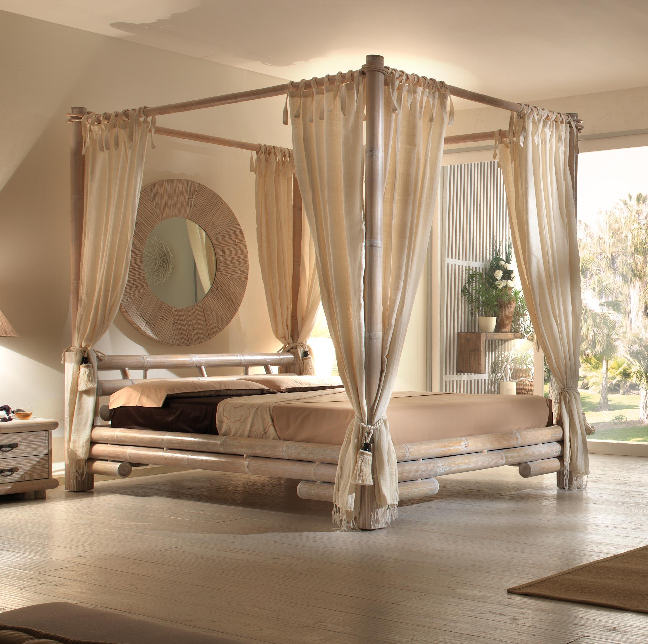 Кровать с балдахином из бамбука