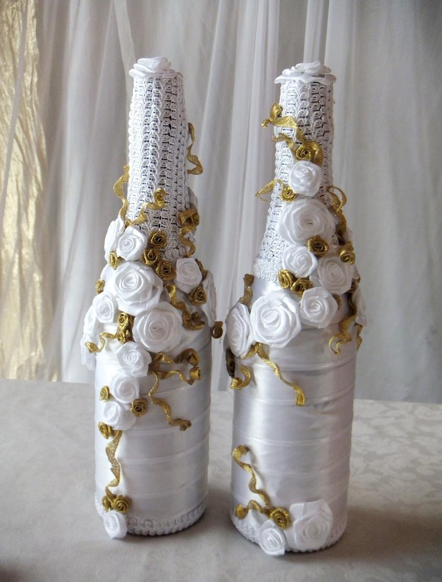 Бело-золотистый декор свадебных бутылок