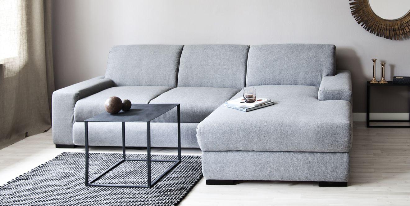 Выкатной серый диван