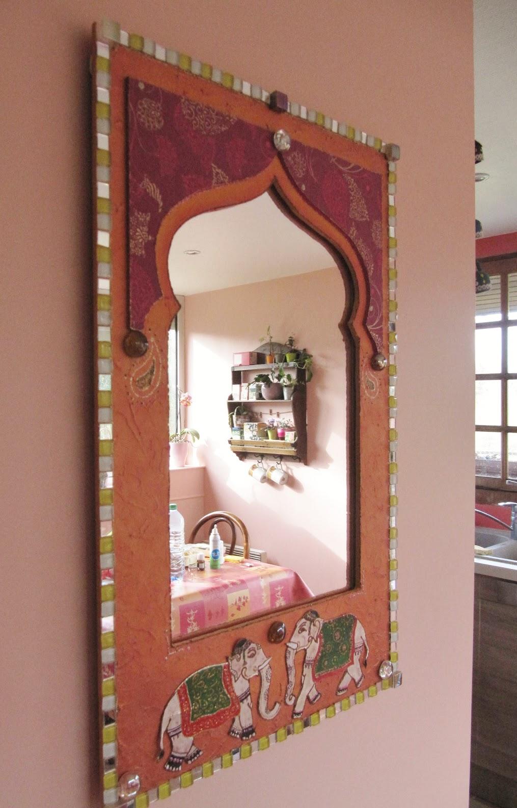 Зеркало в индийском стиле