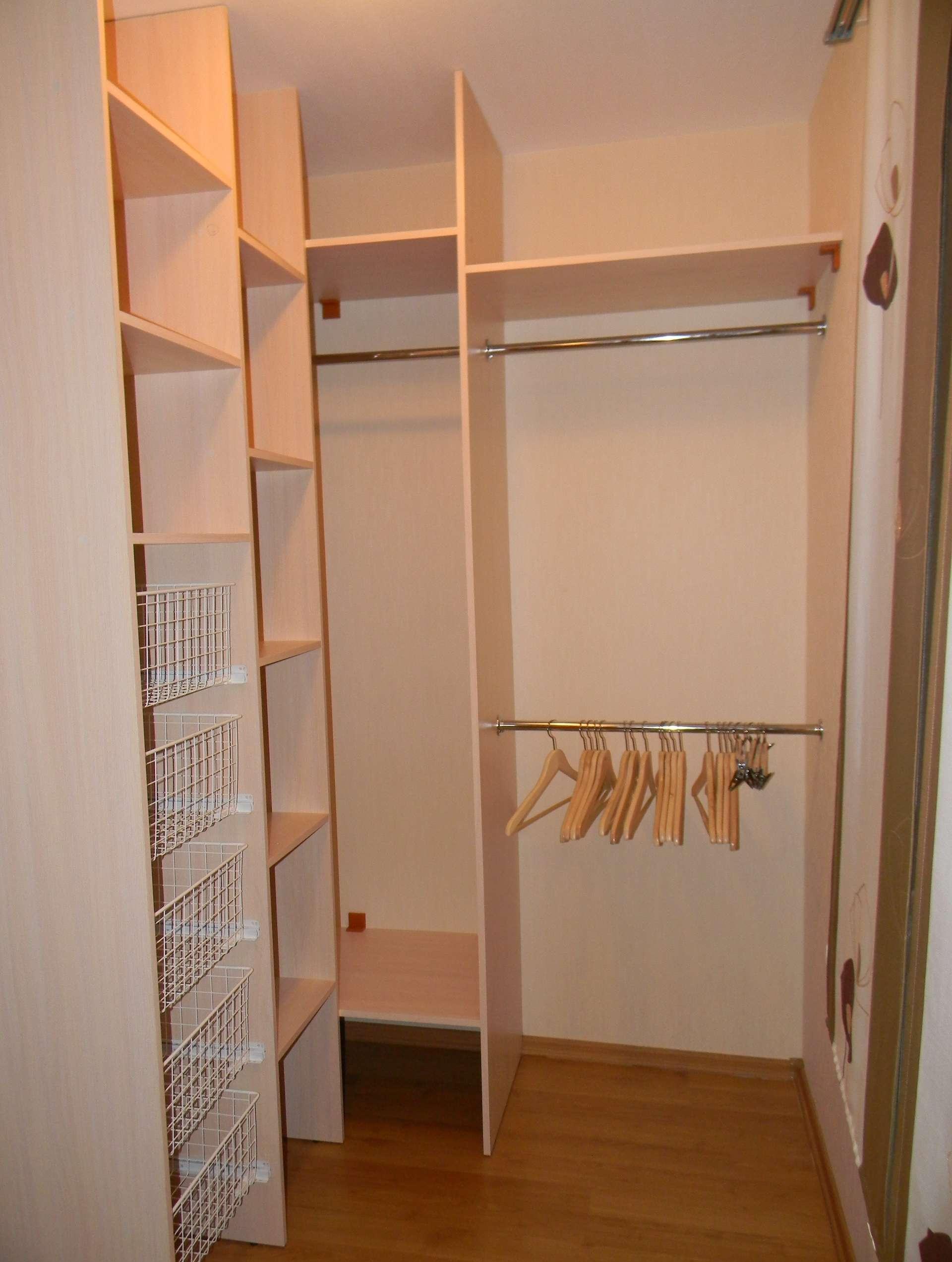 Компактная гардеробная комната