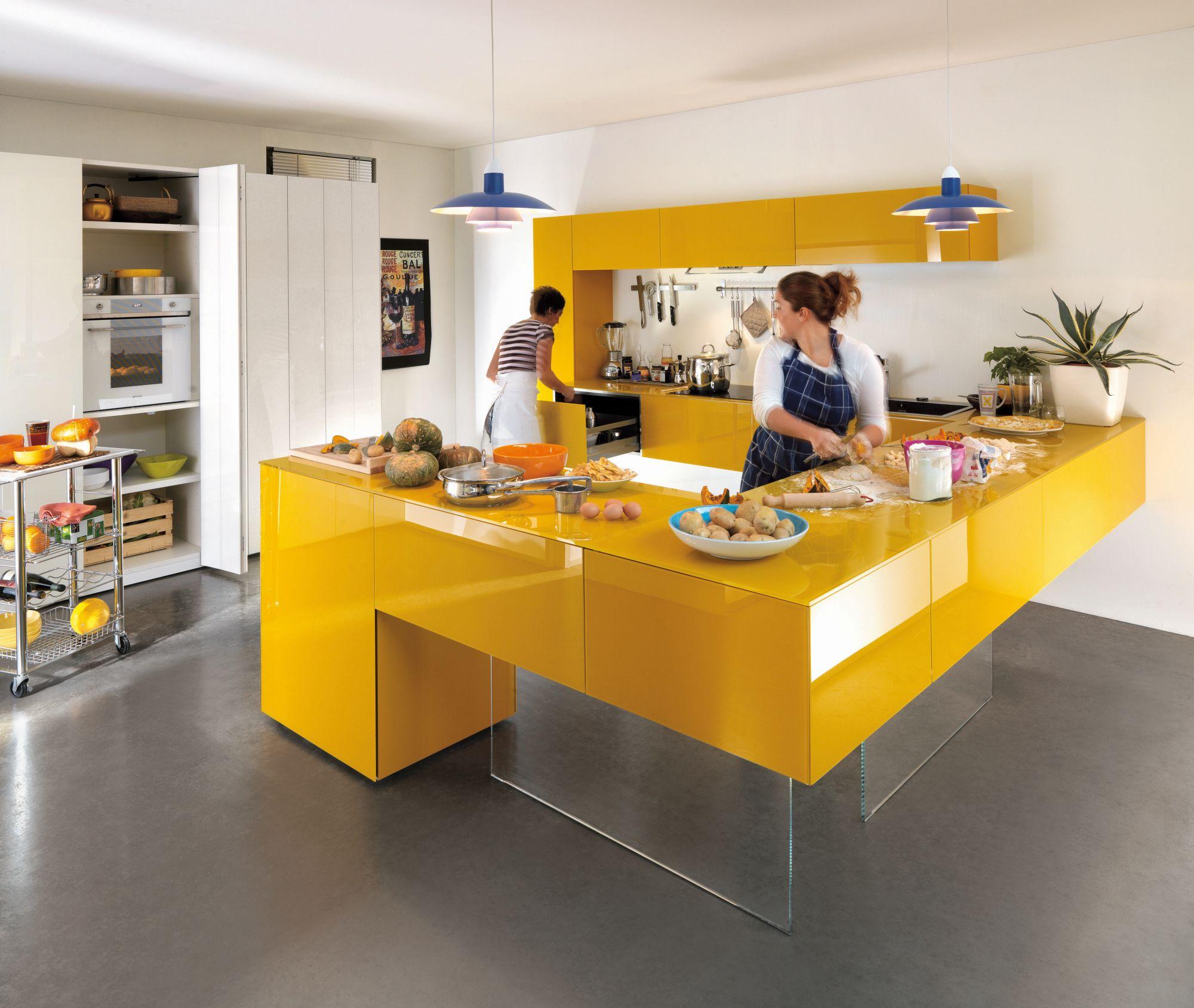 Современная глянцевая желтая кухня