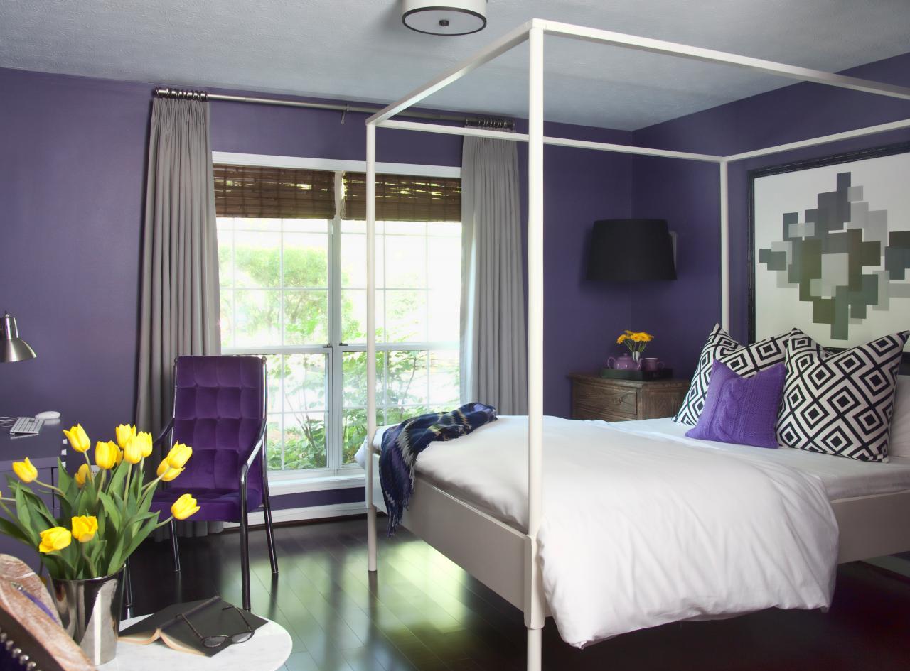 Сочетание фиолетовых цветов в спальне
