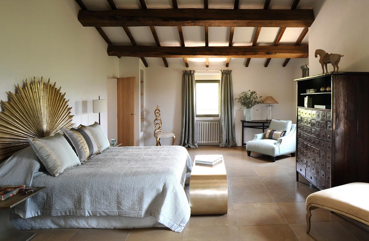 Спальня в ярком итальянском стиле