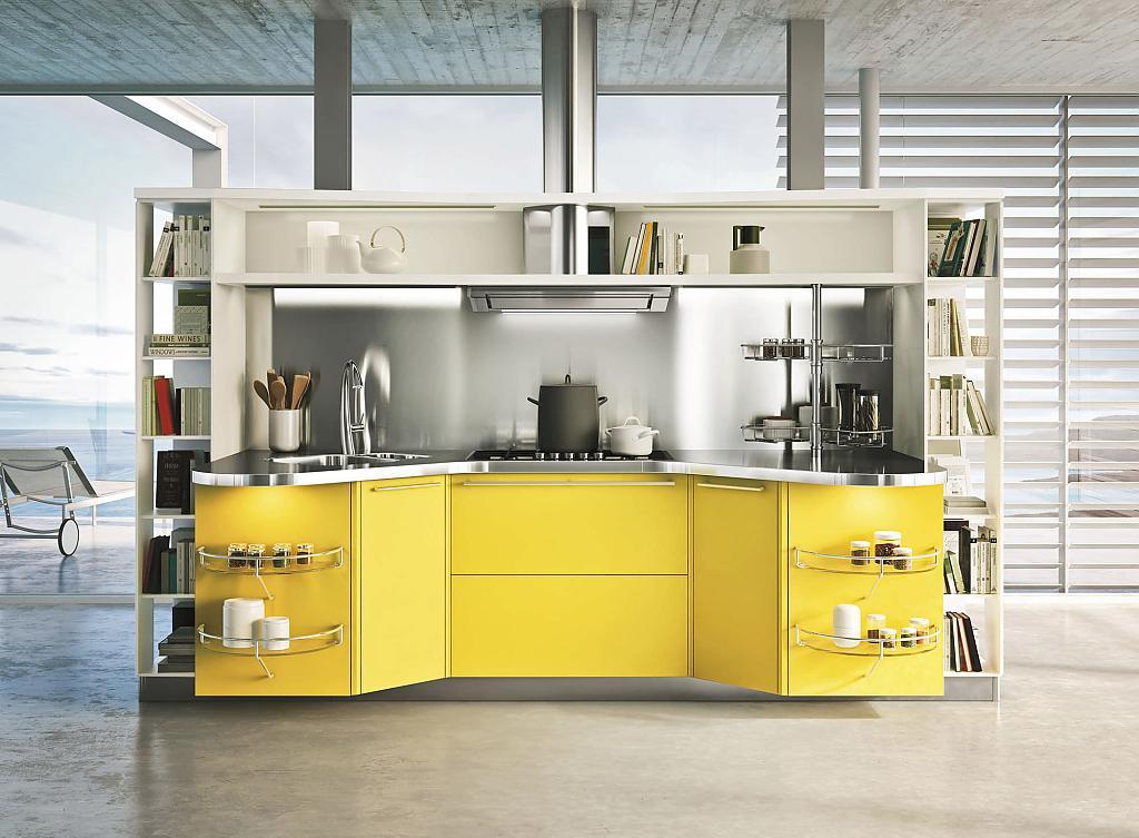 Небольшой кухонный гарнитур с желтым фасадом