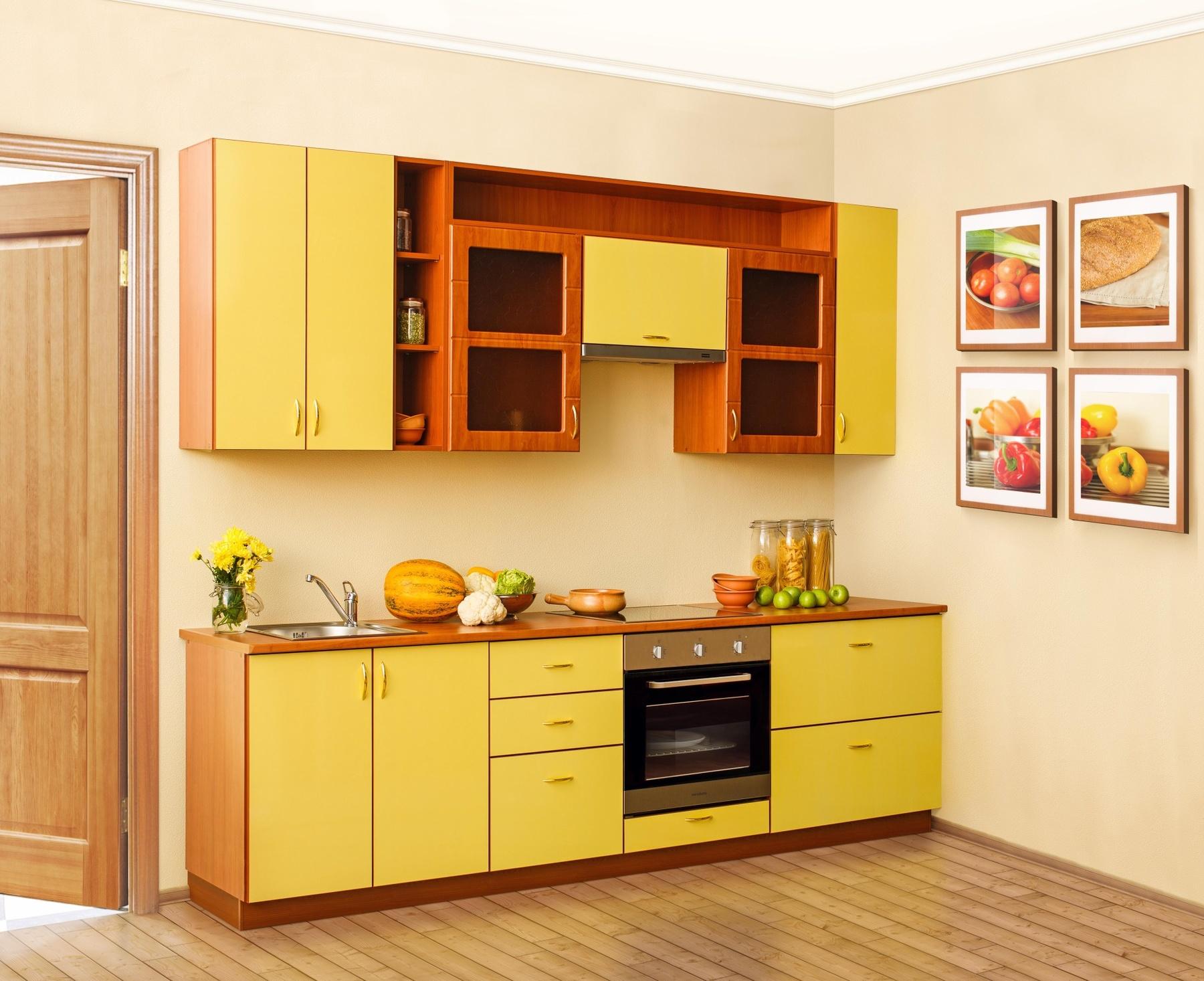 Желто-коричневый кухонный гарнитур