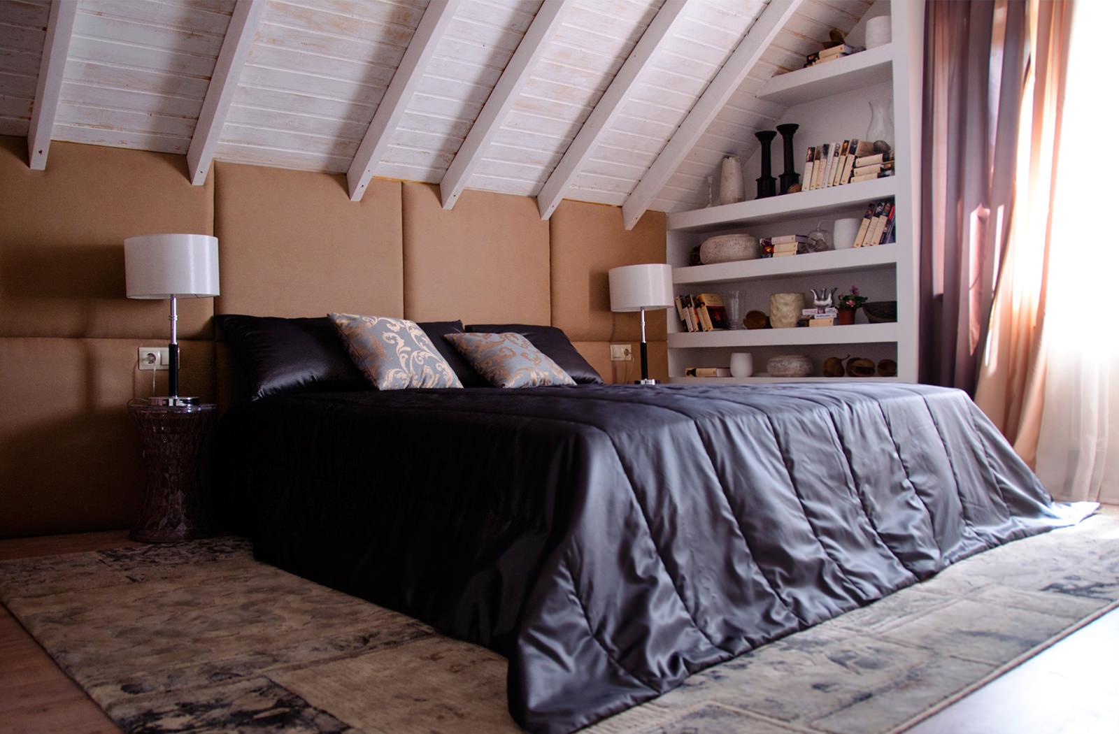 Черный, белый и коричневый цвета в интерьере спальни 16 кв м