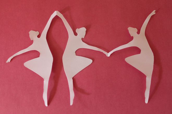Как сделать объемную снежинку-балеринку из бумаги
