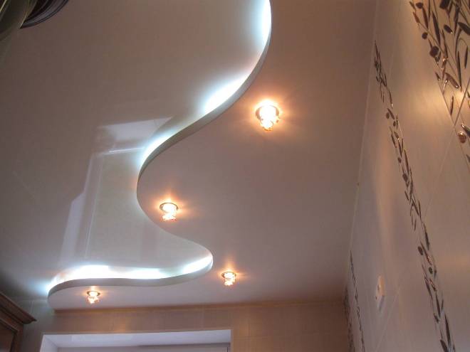 Подсветка потолка из гипсокартона на кухне
