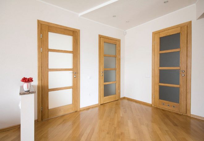 Как сочетать пол и двери цвета ясеня в квартире
